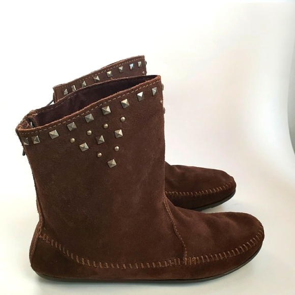 Minnetonka Moccasin Boots Shoes Genuine Leather Women size 7 NWOT - Picture 2 of 12